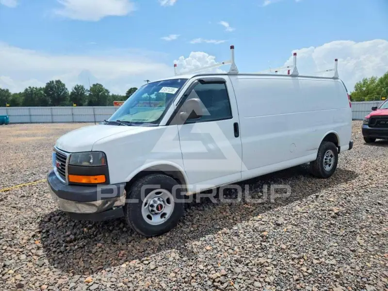 2017 GMC Savana photo