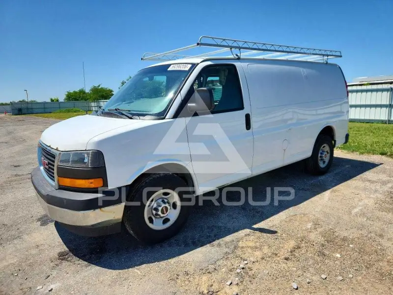 2017 GMC Savana photo