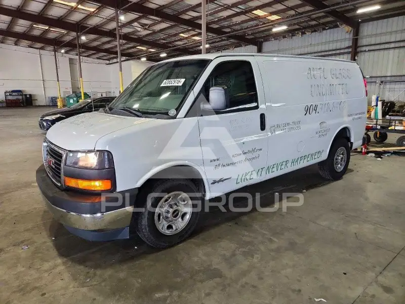 2017 GMC Savana фото