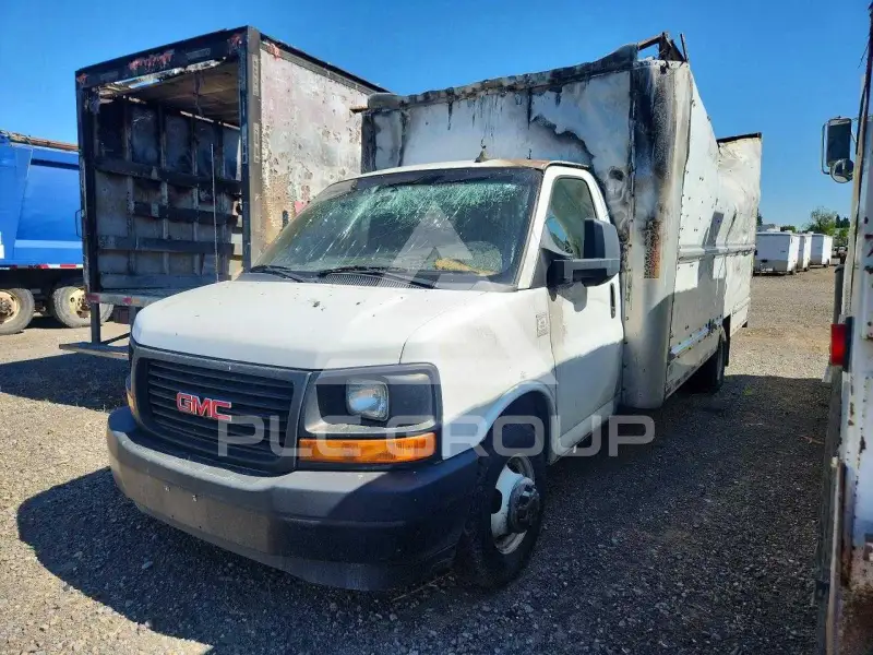 2017 GMC Savana photo