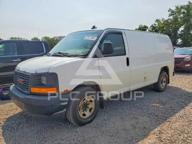 2017 GMC Savana фото