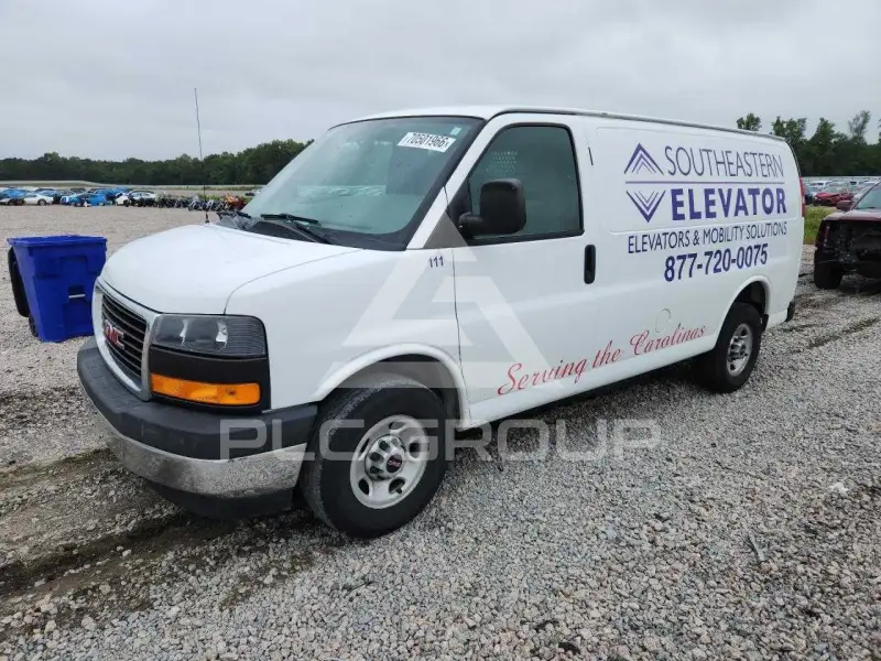 2017 GMC Savana photo