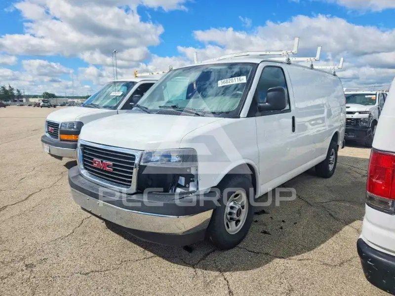 2017 GMC Savana photo