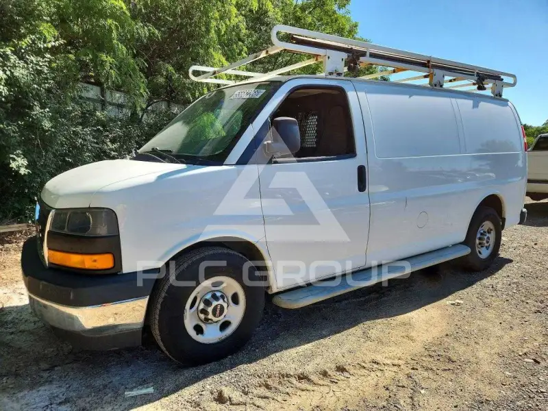 2017 GMC Savana photo