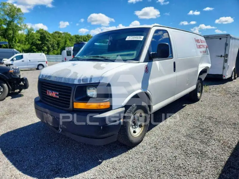 2017 GMC Savana photo