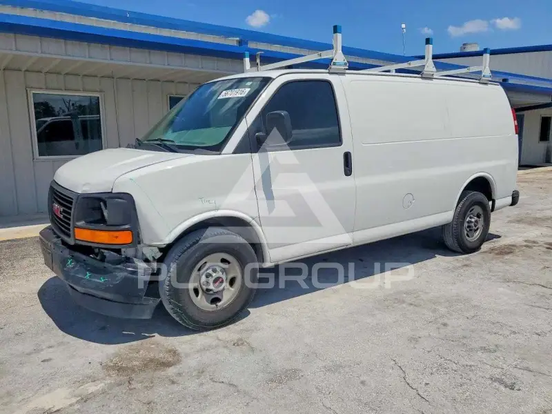 2017 GMC Savana photo