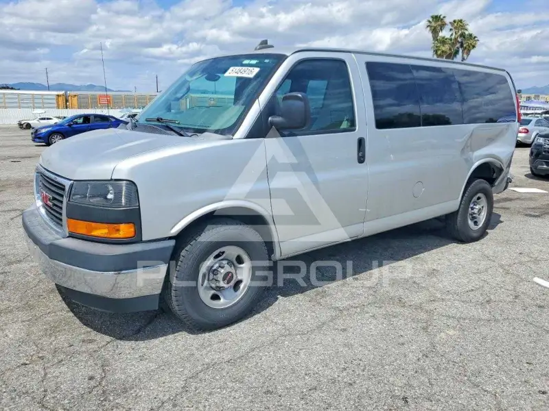 2017 GMC Savana photo