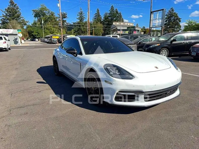 2017 Porsche Panamera photo