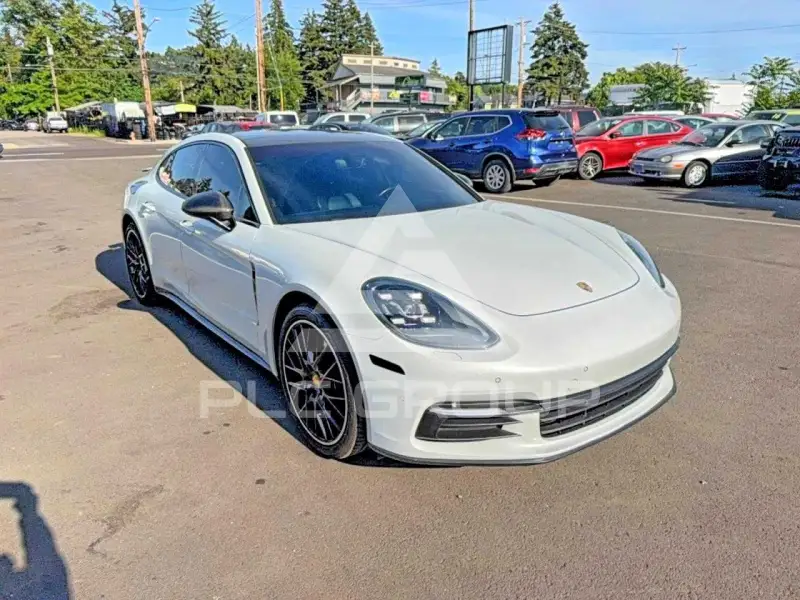 2017 Porsche Panamera photo