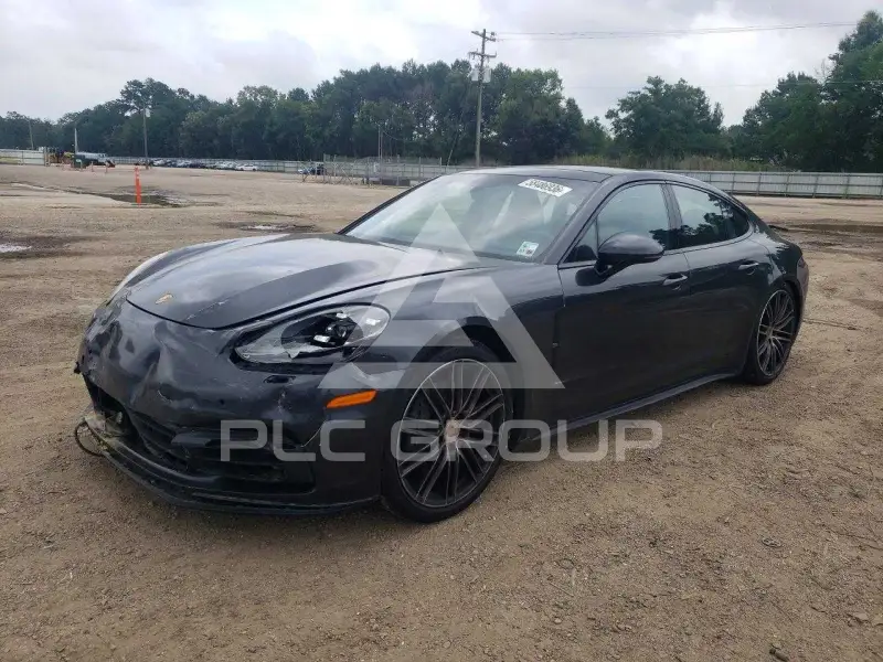 2017 Porsche Panamera photo