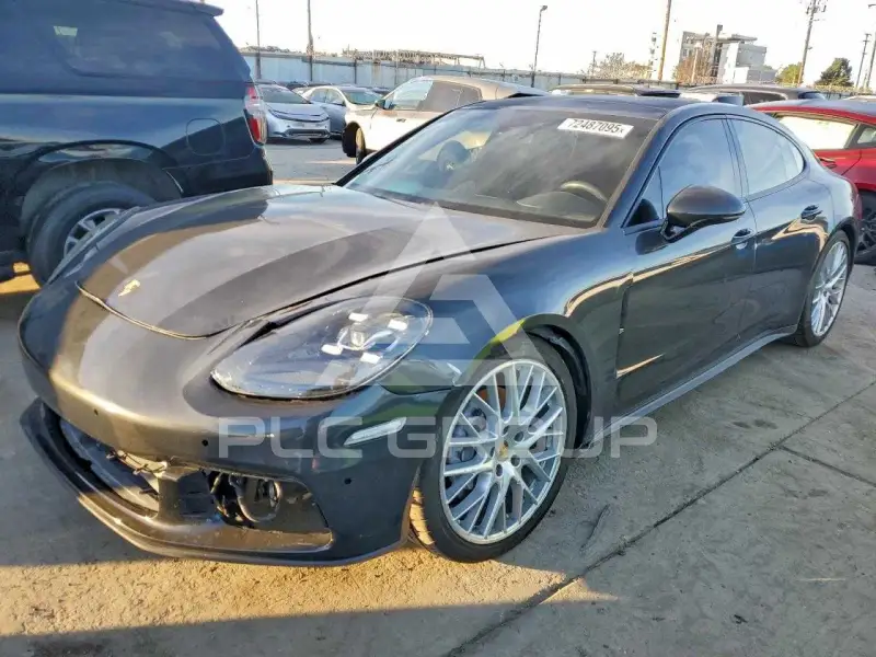 2017 Porsche Panamera photo