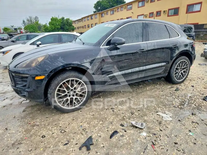 2017 Porsche MACAN photo