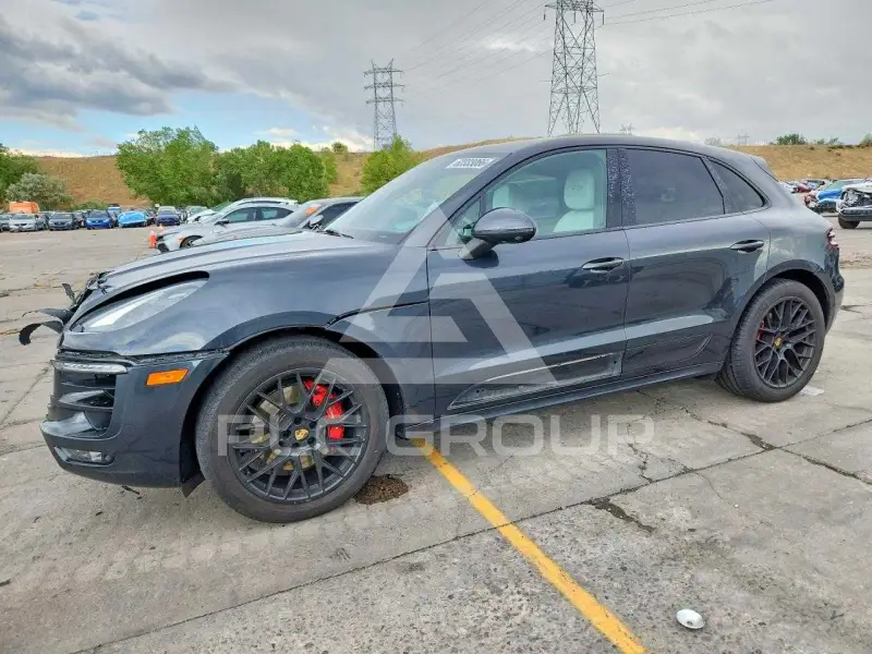 2017 Porsche MACAN photo