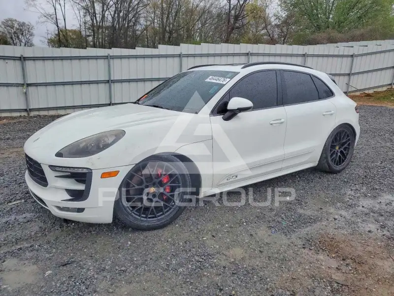 2017 Porsche MACAN photo