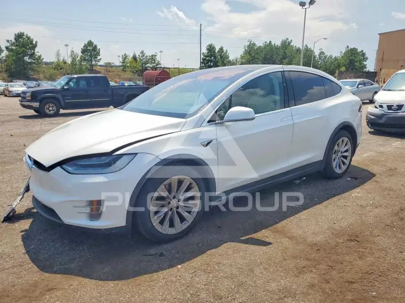 2017 Tesla Model X фото