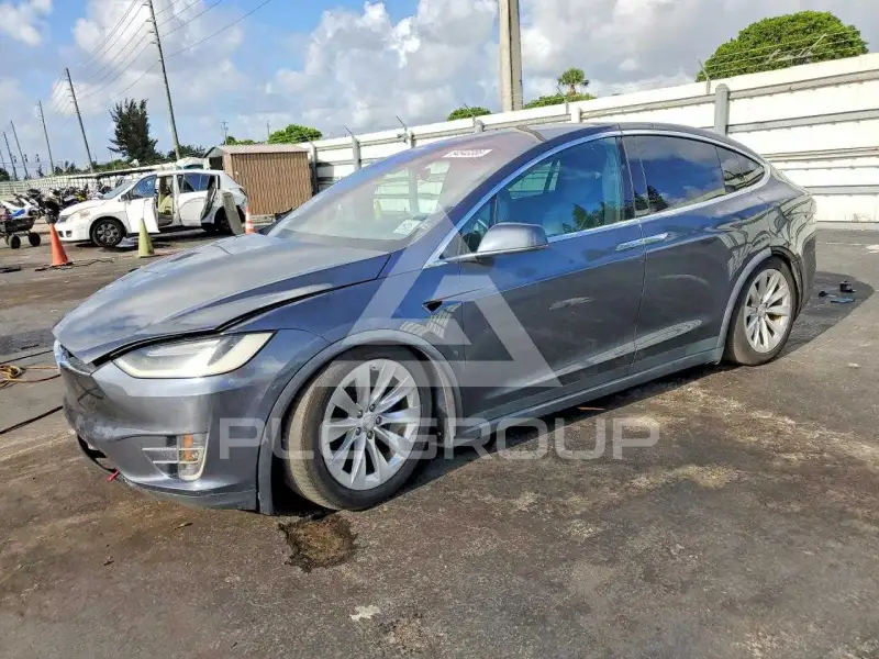 2017 Tesla Model X фото