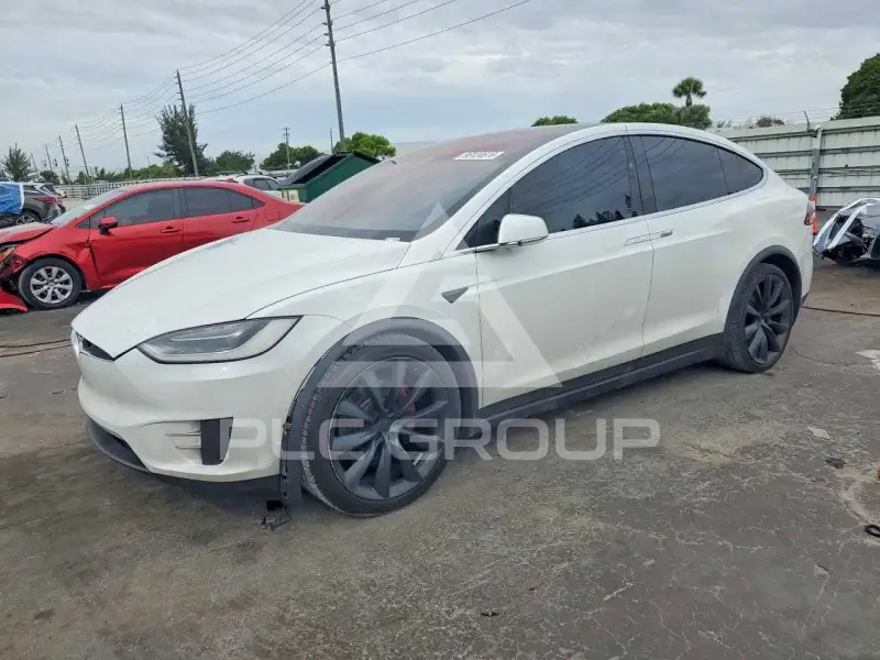 2017 Tesla Model X фото