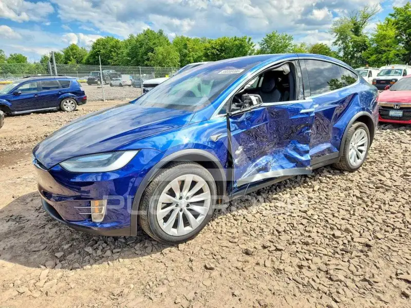 2017 Tesla Model X фото