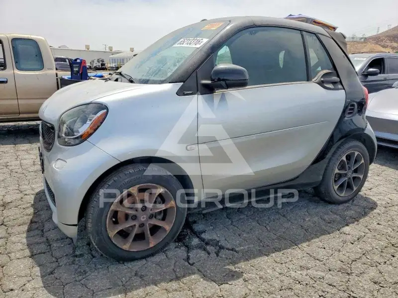 2017 Smart FORTWO фото