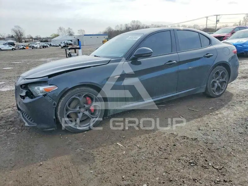 2017 Alfa Romeo Giulia photo