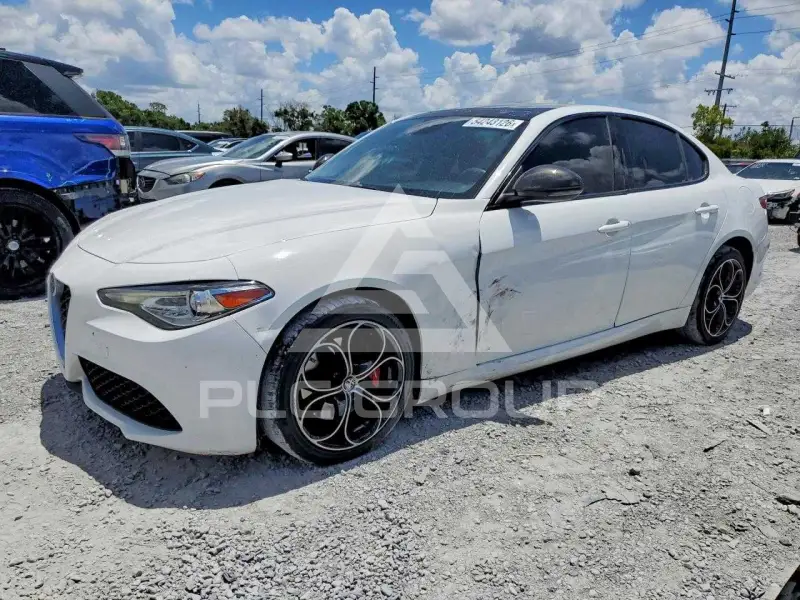 2017 Alfa Romeo Giulia photo