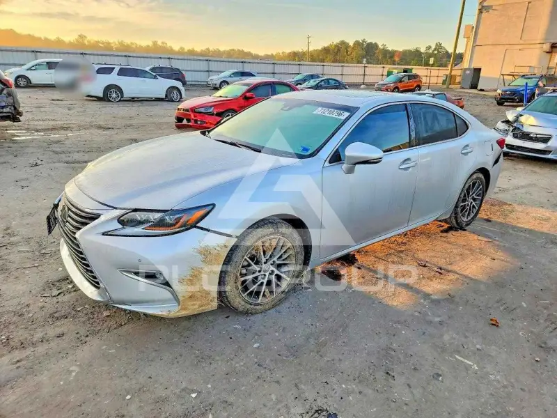 2017 Lexus ES350 photo