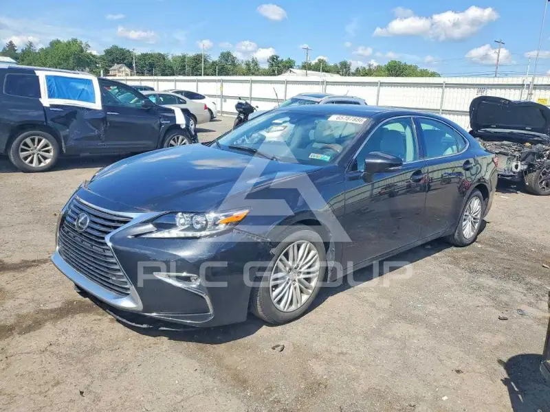2017 Lexus ES350 photo