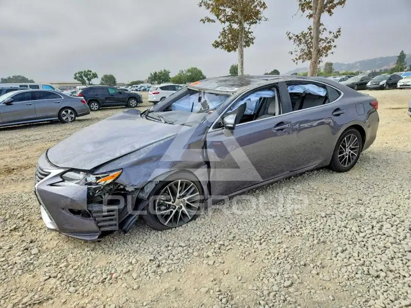 2017 Lexus ES350 photo