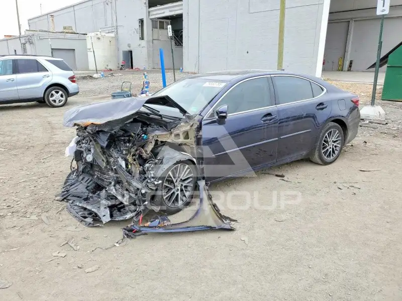 2017 Lexus ES350 photo
