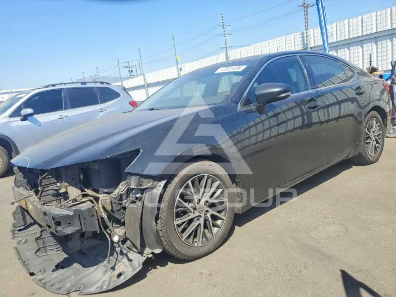 2017 Lexus ES350 photo