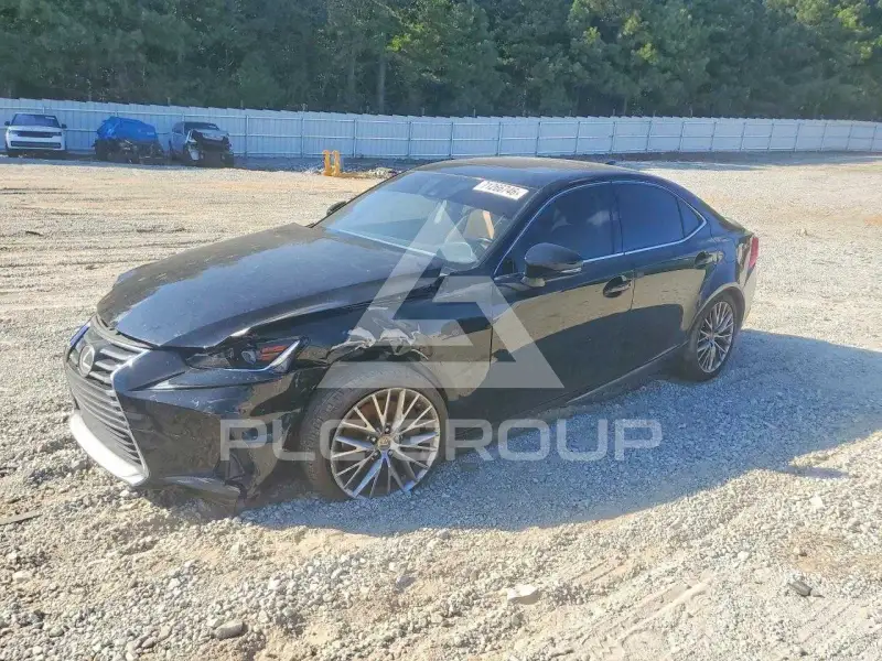 2017 Lexus IS photo