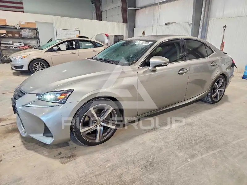 2017 Lexus IS photo