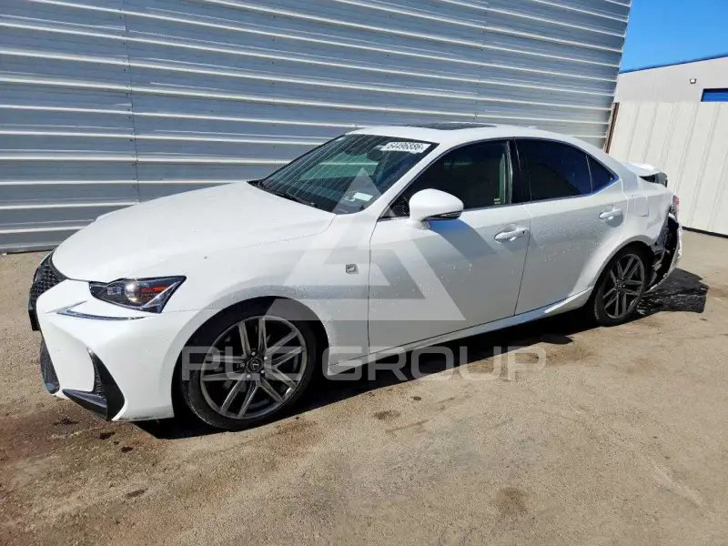 2017 Lexus IS photo