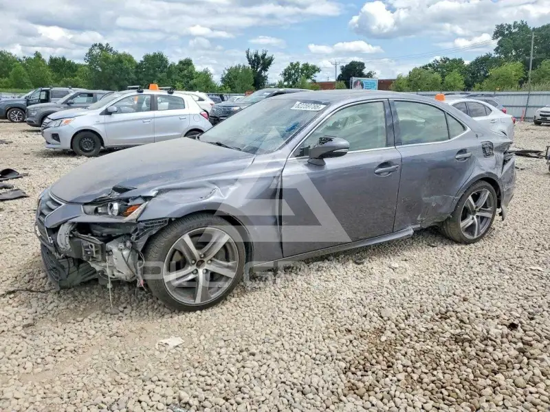 2017 Lexus IS фото