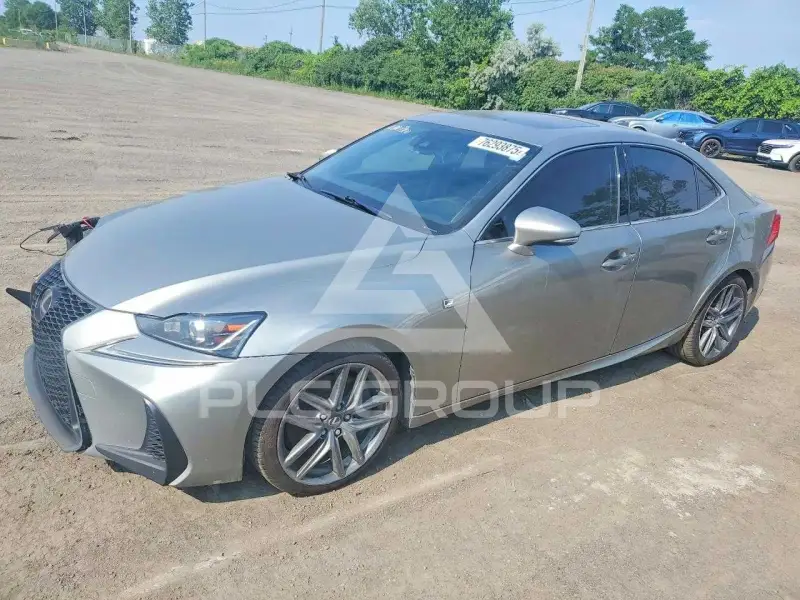 2017 Lexus IS photo