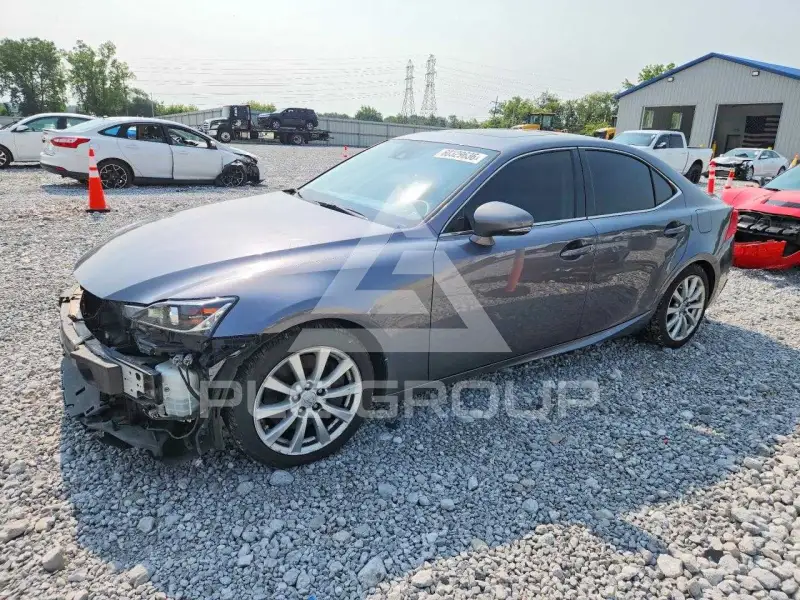 2017 Lexus IS фото