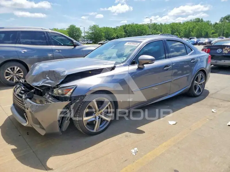2017 Lexus IS photo