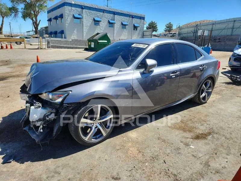 2017 Lexus IS photo