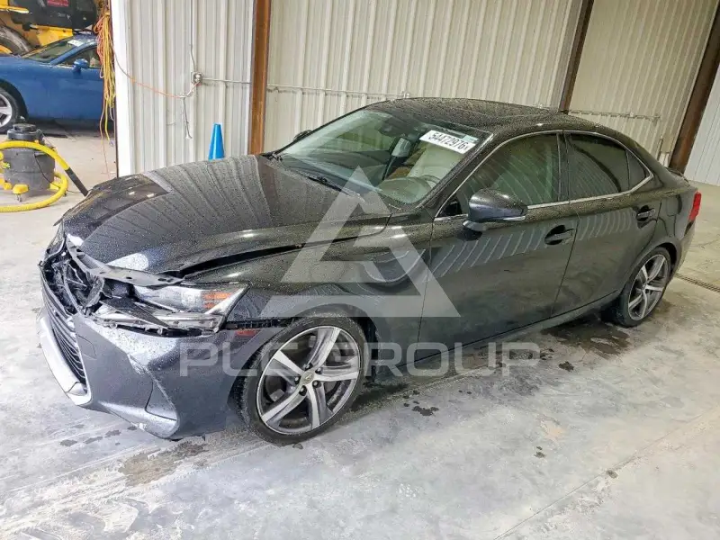 2017 Lexus IS photo