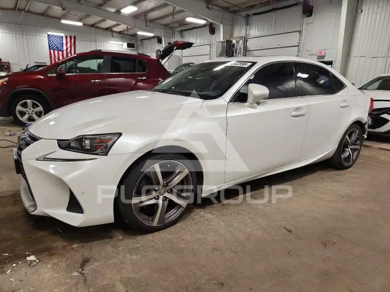 2017 Lexus IS photo