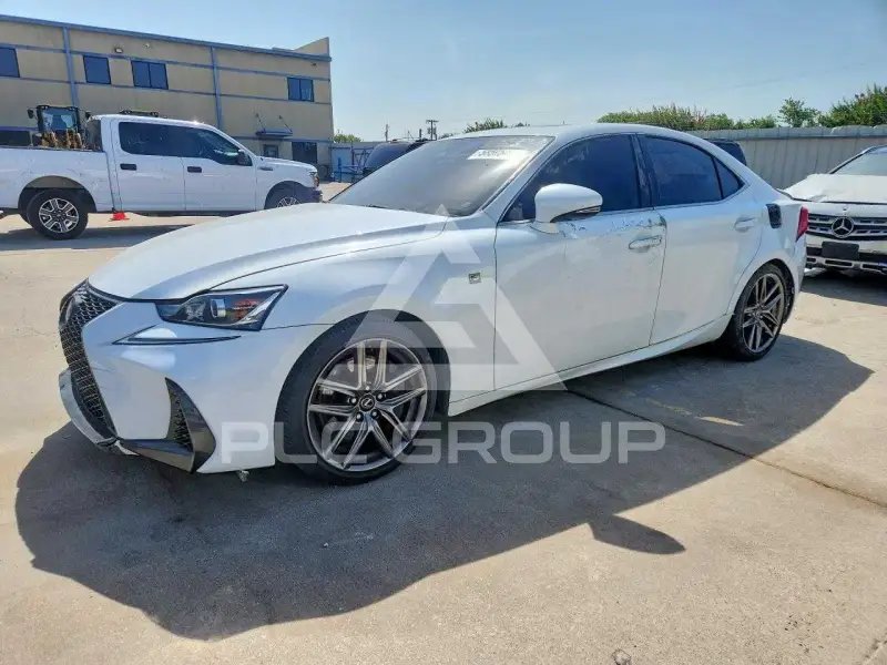 2017 Lexus IS photo