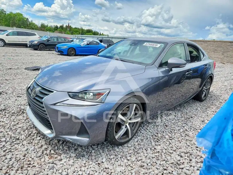 2017 Lexus IS photo