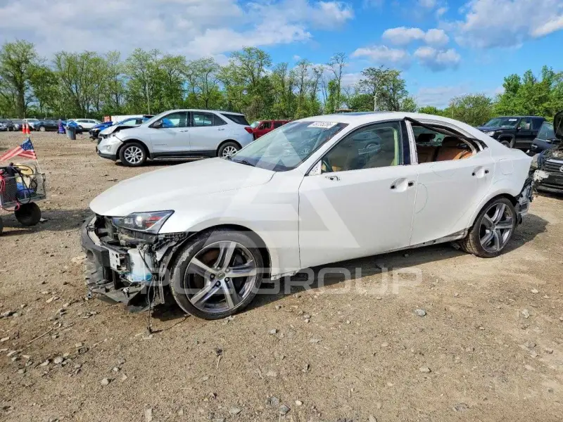 2017 Lexus IS фото