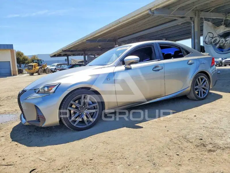 2017 Lexus IS photo