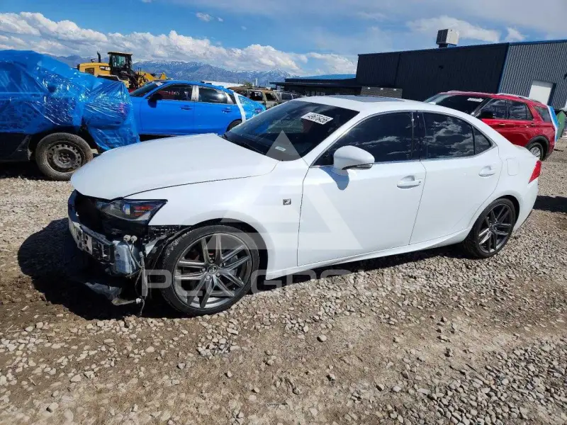 2017 Lexus IS photo