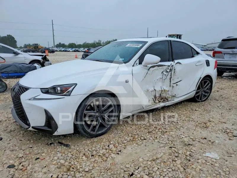 2017 Lexus IS photo