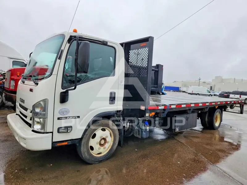 2017 Isuzu NPR фото