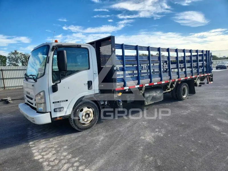 2017 Isuzu NPR photo
