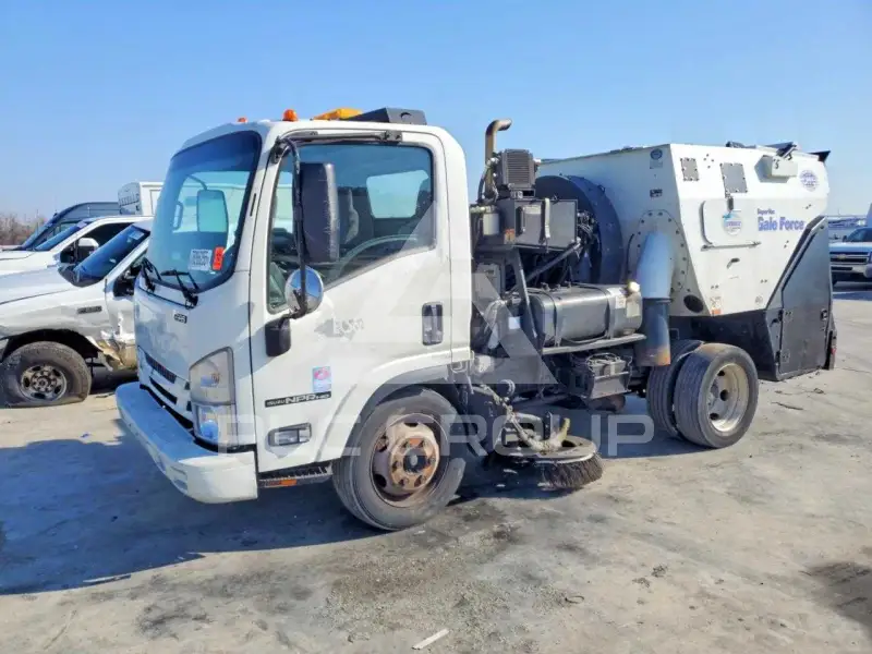2017 Isuzu NPR photo