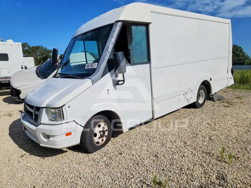 2017 Isuzu NPR фото